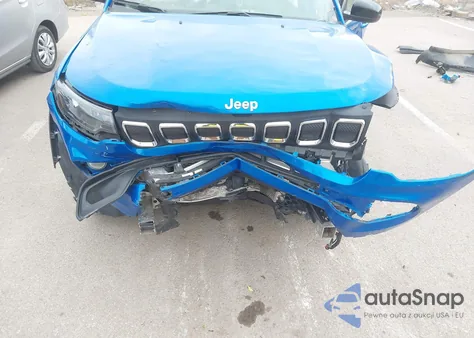 2022 Jeep Compass Latitude 4X4 из США, поврежденный, VIN 3C4NJDBB9NT231501